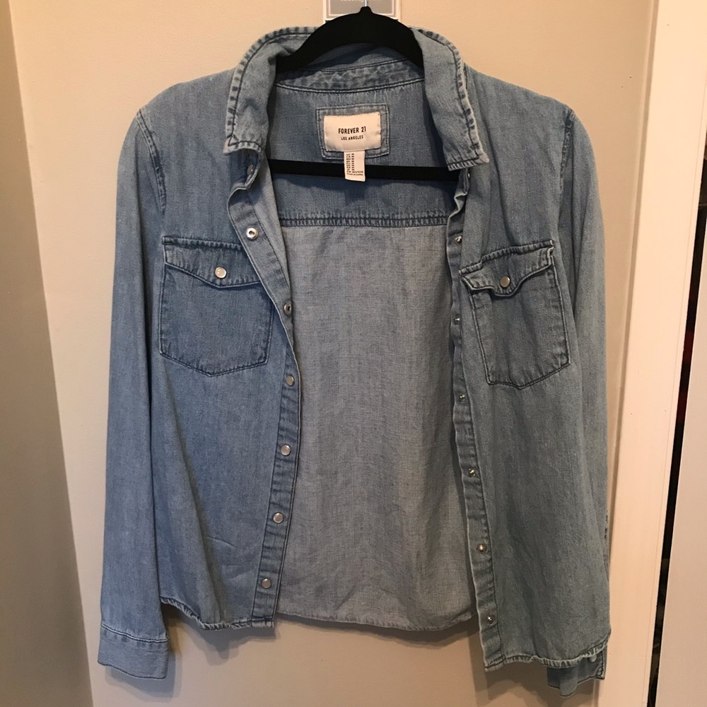 Forever 21 women’s jean jacket it’s Gray size s